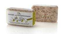 Laden Sie das Bild in den Galerie-Viewer, Ovis Gärtner- und Handwerkerseife 8x5x2,8cm 100g