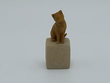 Laden Sie das Bild in den Galerie-Viewer, Willow Tree Love my Cat (light) Nr.73
