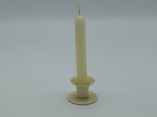 Laden Sie das Bild in den Galerie-Viewer, Kerzenhalter für Baumkerzen creme

