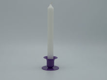 Laden Sie das Bild in den Galerie-Viewer, Kerzenhalter für Stabkerzen lila
