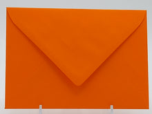 Laden Sie das Bild in den Galerie-Viewer, Briefumschlag gefüttert, C6 für Postkarten orange
