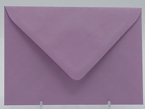 Briefumschlag gefüttert, C6 für Postkarten lila