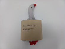 Laden Sie das Bild in den Galerie-Viewer, Nuschi Gans " Gina " rot / grau
