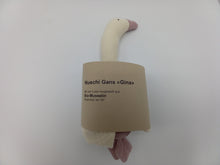 Laden Sie das Bild in den Galerie-Viewer, Nuschi Gans " Gina " lila / creme
