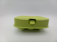 Laden Sie das Bild in den Galerie-Viewer, MINI Eierschachteli aus Karton lindengrün
